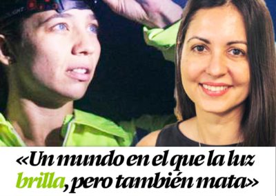 La Vanguardia reseña la versión teatral de Ustedes brillan en lo oscuro