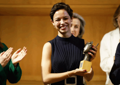 Irene Reyes-Noguerol recibe el Premio Andalucía de la Crítica por Alcaravea